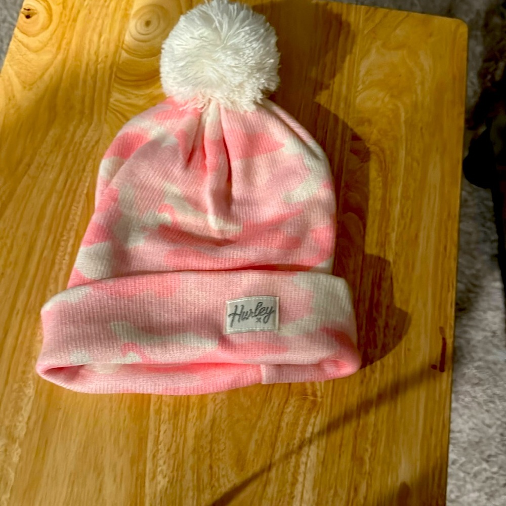 NWT Puff Ball beanie Hurley
